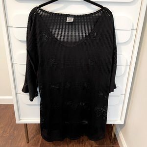 O’NEILL Swimsuit Coverup, V neck with dolman sleeve & curved hemline. Size: M/L